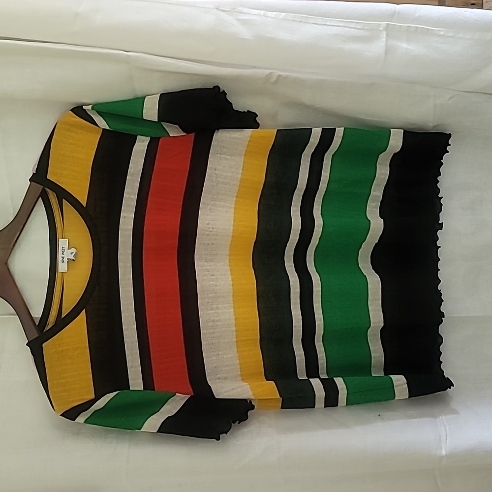 A striped light top great for summer. Size XL